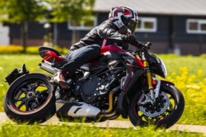 MotoPlus MV Agusta Brutale 1000RR 04