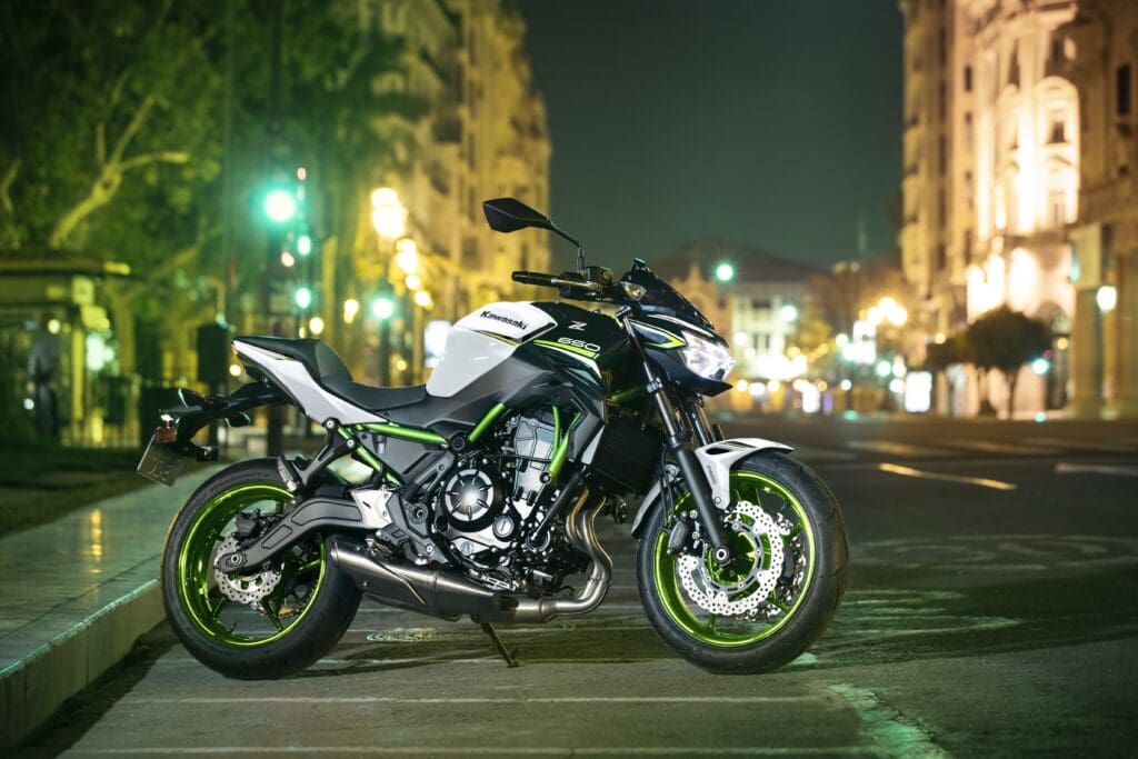 Nieuwe 2021 kleuren Kawasaki Z650 | MotoPlus